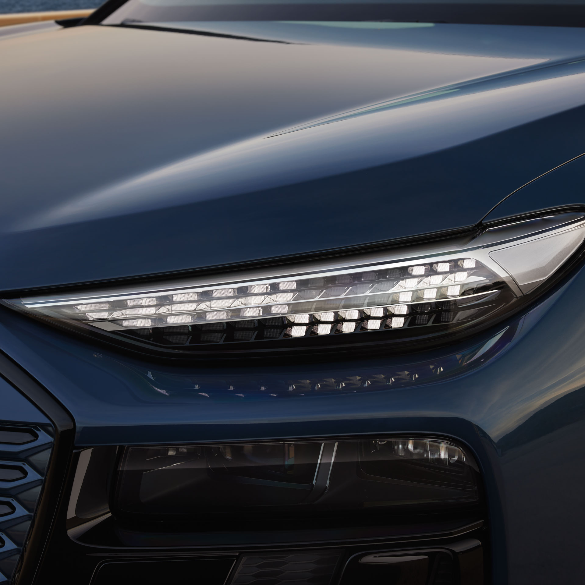 Close up on the front right headlight of the Audi Q6 e-tron.
